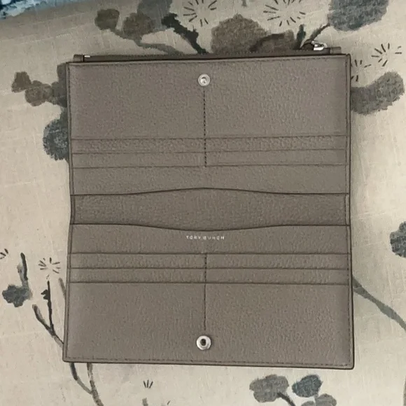 Tory Burch Britten Envelope Wallet - Picture 2 of 3